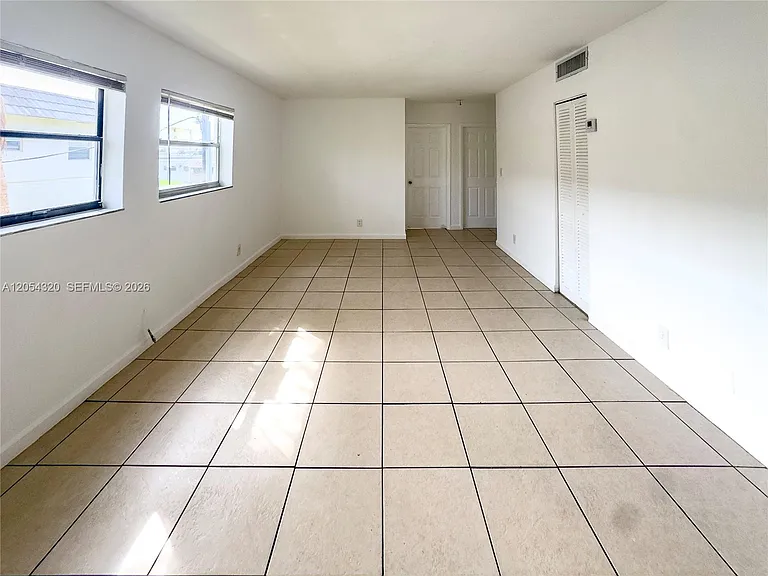4061 N Dixie Hwy #31 — Photo 4