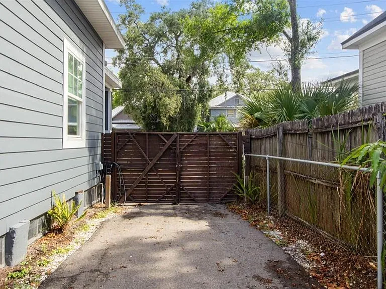 2330 W Saint Louis St — Photo 23