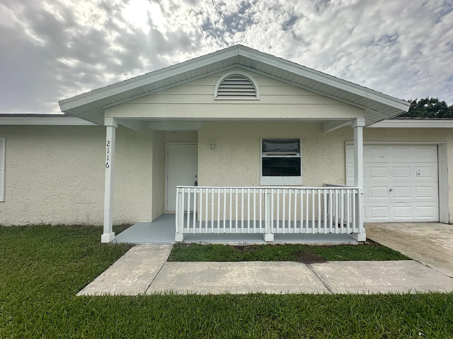 3 bed, 900 sqft, $1,695 — Photo 2