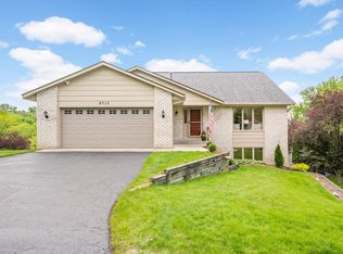 8713 Lakeview Cir, Bloomington, MN 55438