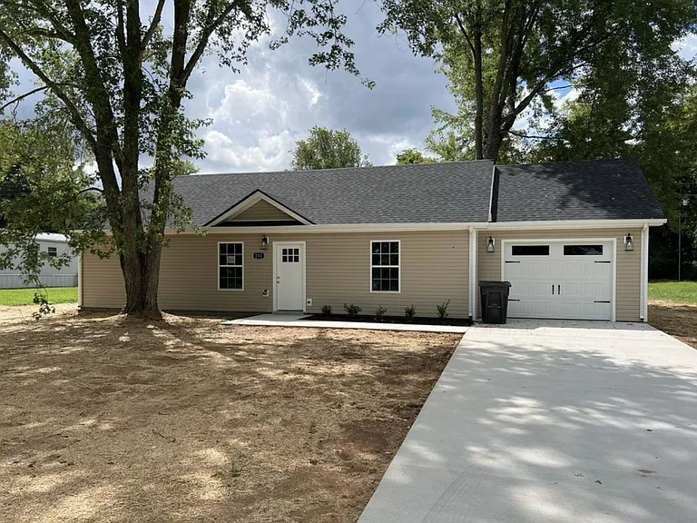 255 Illinois Ave — Photo 9