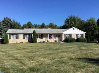 2 Tiffany Dr, Perkasie, PA 18944