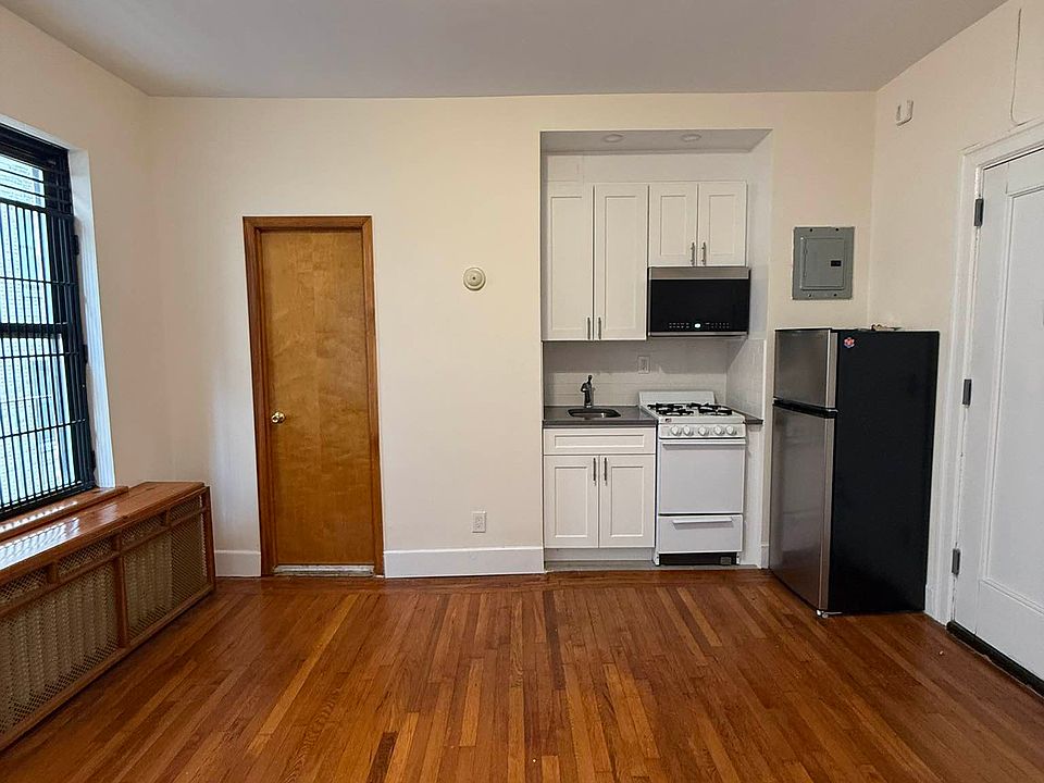 1st image of 22 W 77th St #58