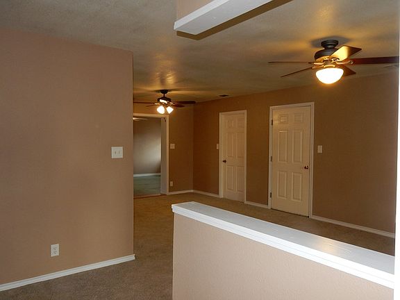 4th image of 717 Dawn Ln