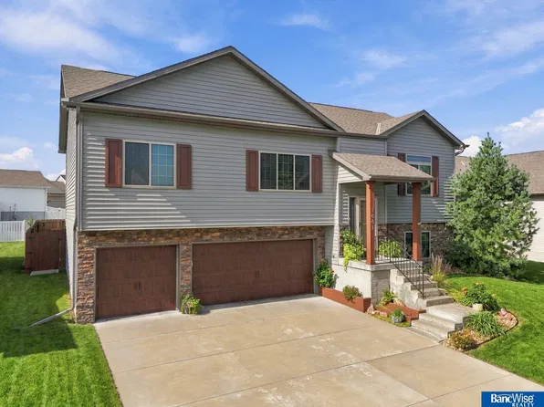 1641 Torreys Dr, Lincoln, NE 68521