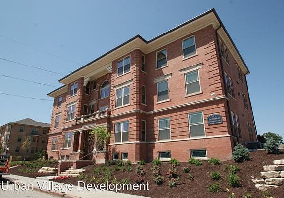 2nd image of 2934 Leavenworth St APT 104