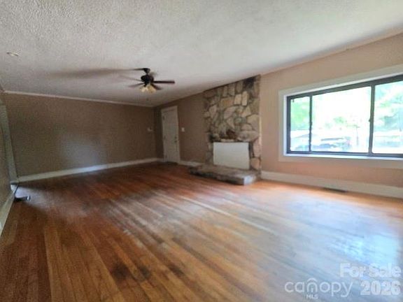 5th image of 4268 Vincent St