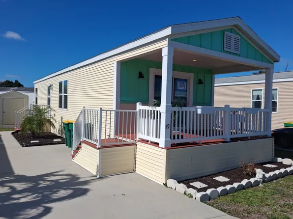 19 Hopetown Rd, Micco, FL 32976