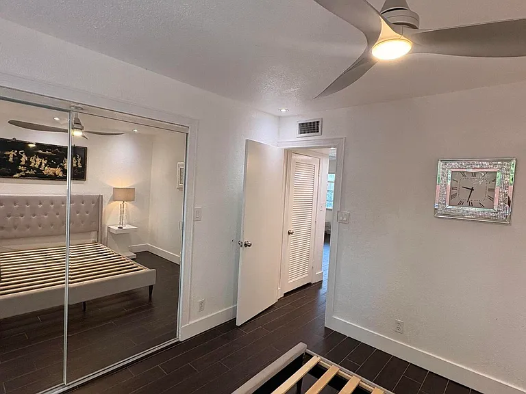 601 SE 5th Ct #102 — Photo 20