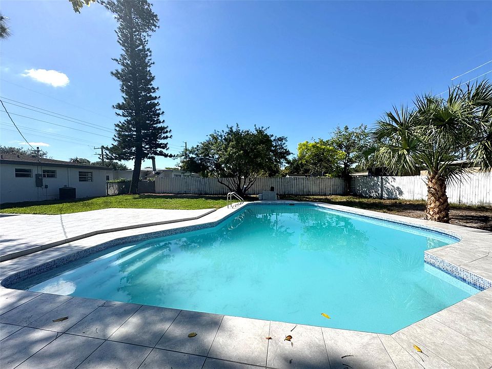 1st image of 411 SW 31 Avenue