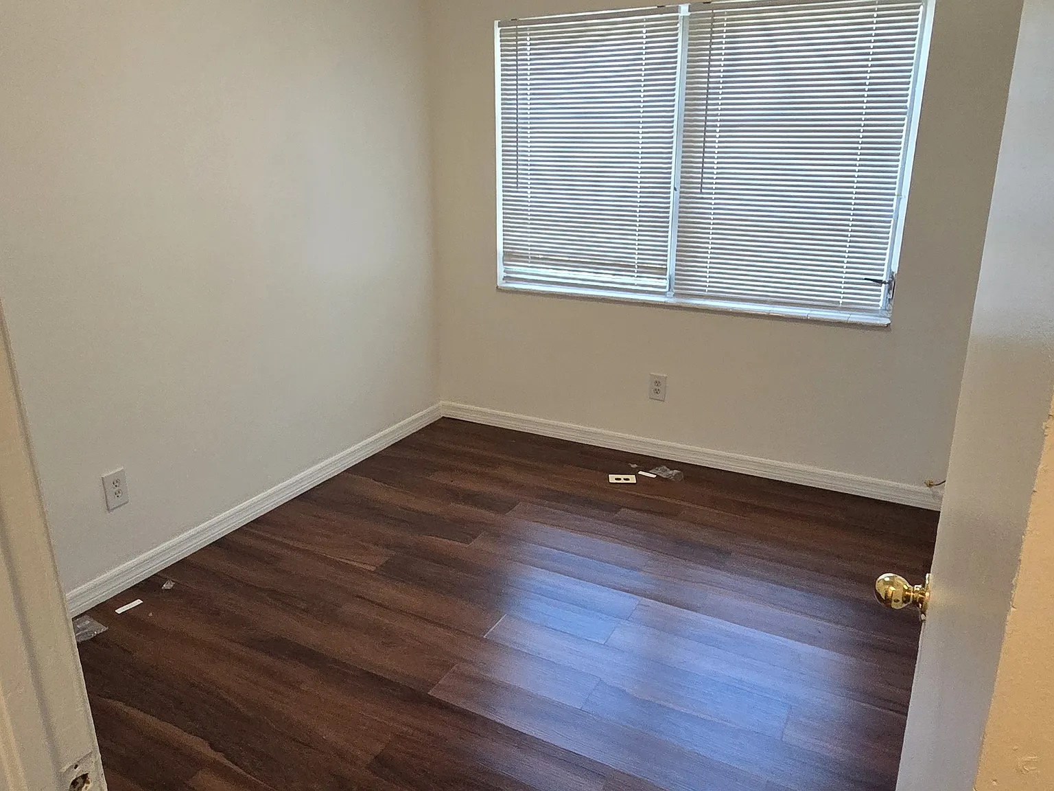3 bed, 1200 sqft, $2,400 — Photo 4