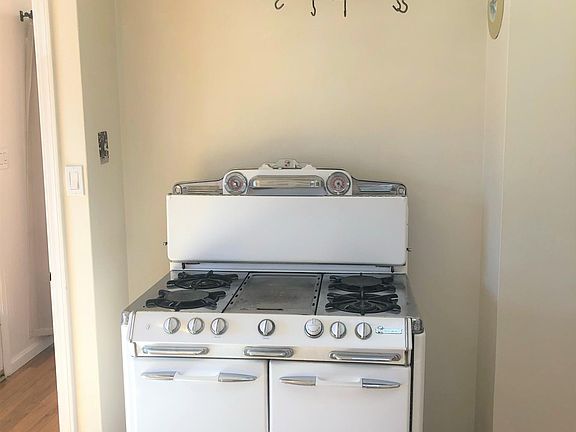 5th image of 376 Niagara Ave