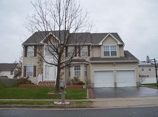 5 Daffodil Dr, Edison, NJ 08837