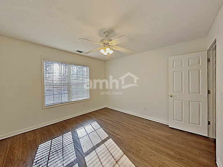 1045 Fieldstone Dr — Photo 18