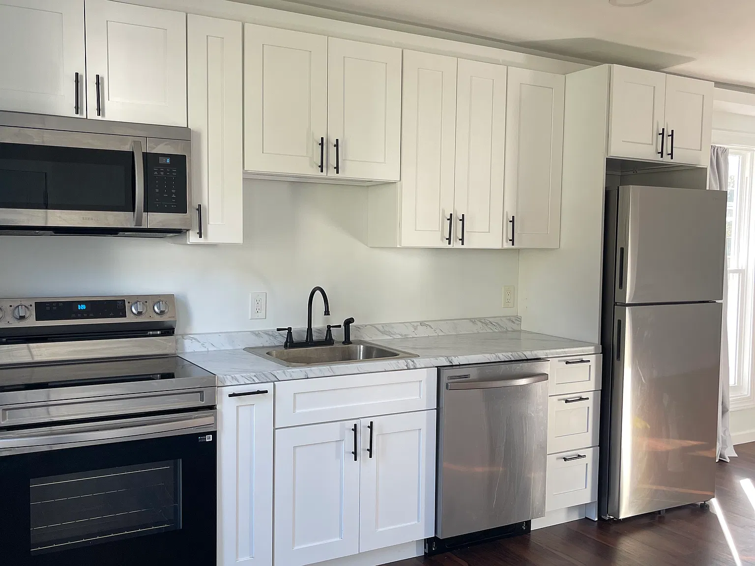 2 bed, 922 sqft, $1,600 — Photo 1