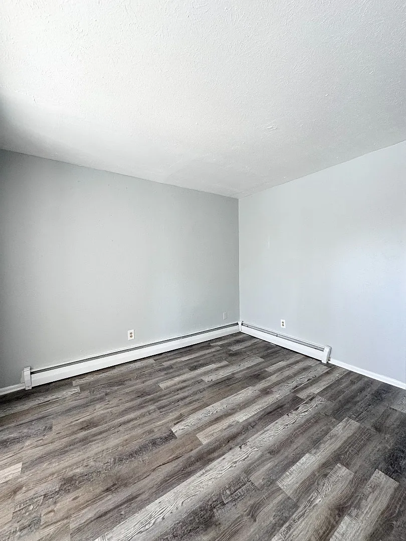 Cozy 1-Bed Near Everything 4836 Douglas Rd, Toledo | $695/Mo $99 Move-In Special! — Photo 2
