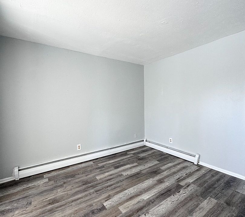2nd image of 4836 Douglas Rd