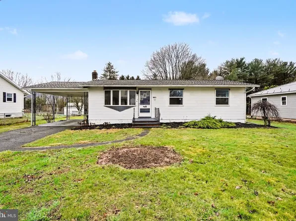 1011 E Main St, Hegins, PA 17938