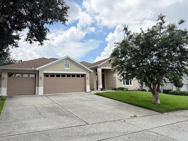 2413 Prairie View Dr — Photo 2