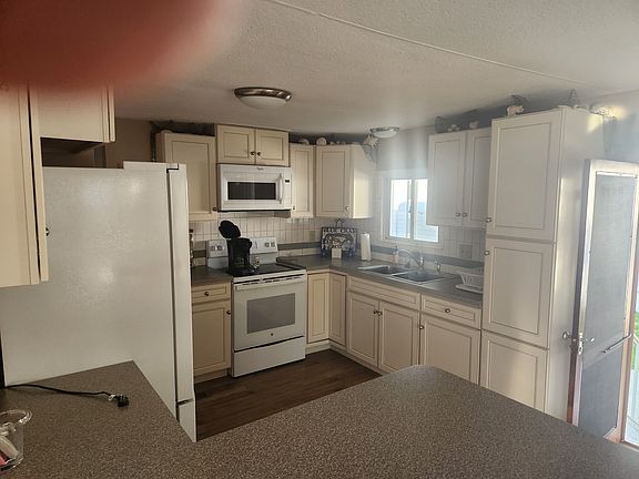 2nd image of 83 Yawl Ln #152