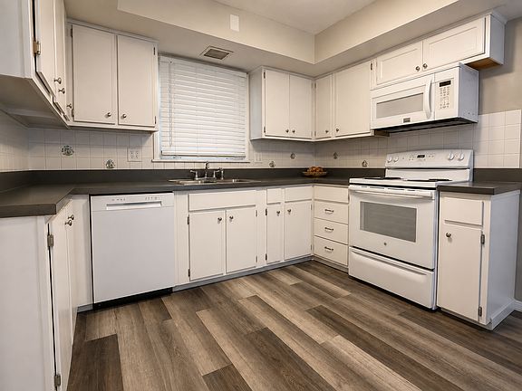 5th image of 2731 Vassar Pl