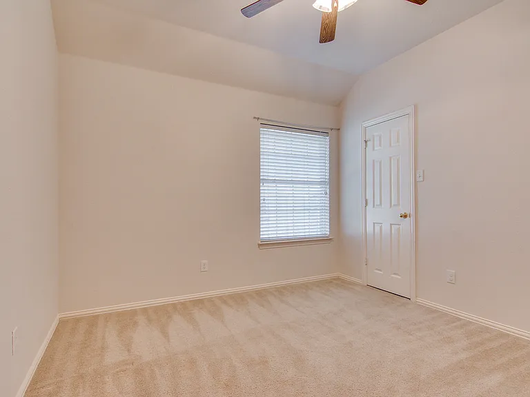 1133 Hillwood Dr — Photo 6