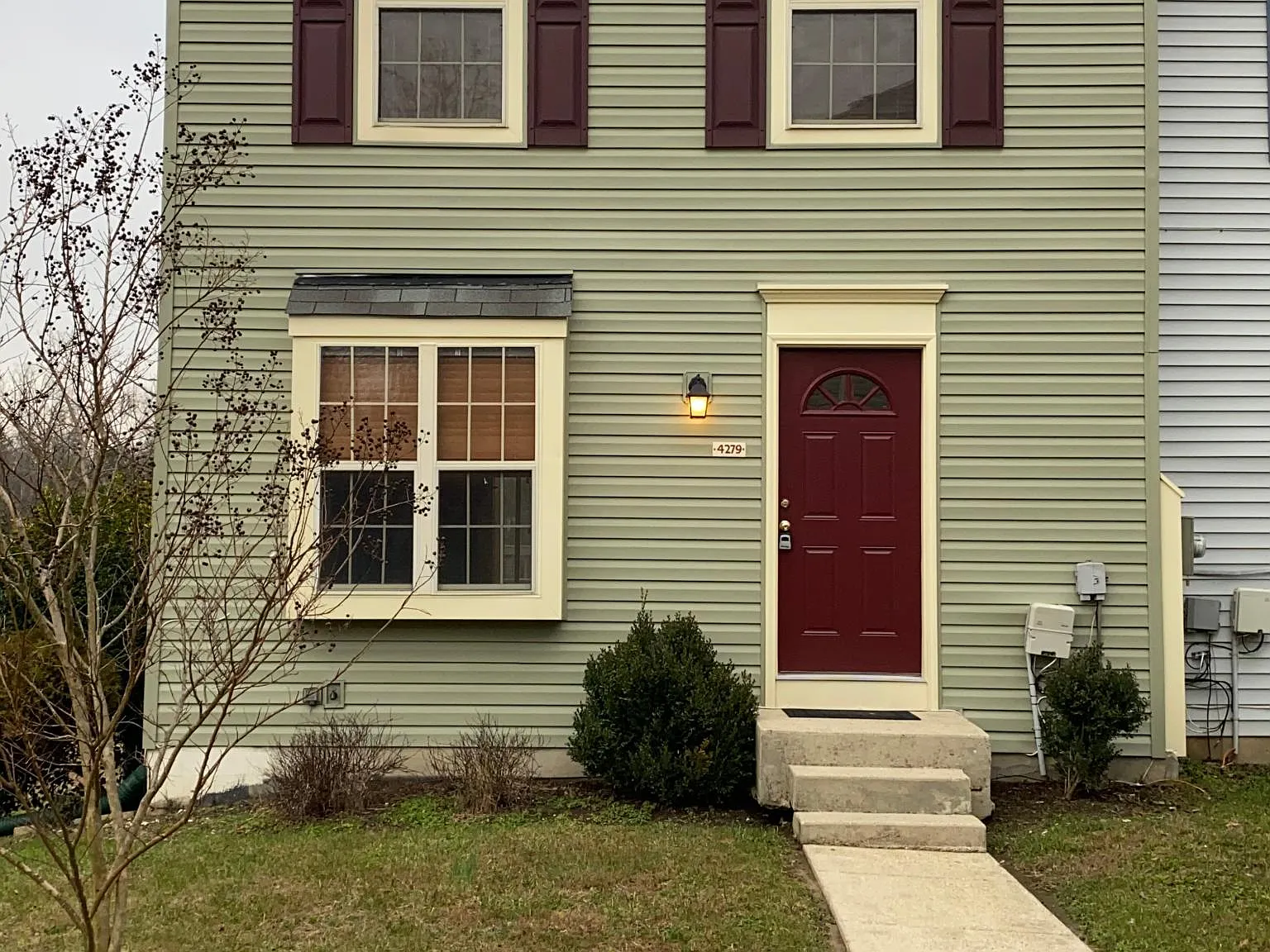 3 bed, 1.5 bath, 1300 sqft, $2,000 — Photo 1
