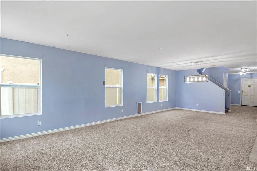 4 bed, 2639 sqft, $3,500 — Photo 2