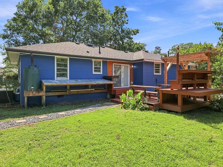 1208 Pineview Ave — Photo 14