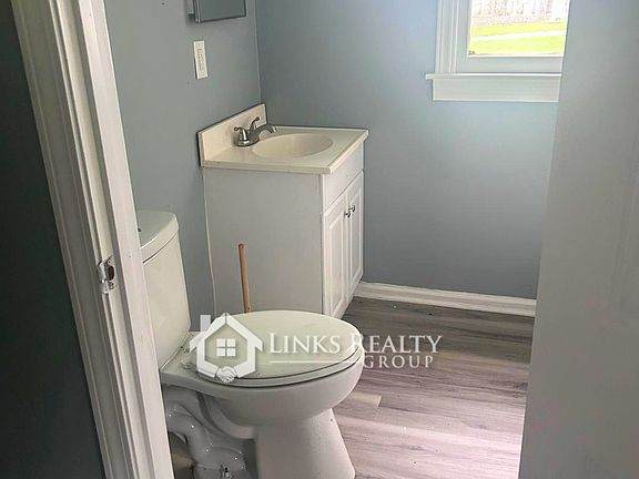 4th image of 614 Goldsboro Ave