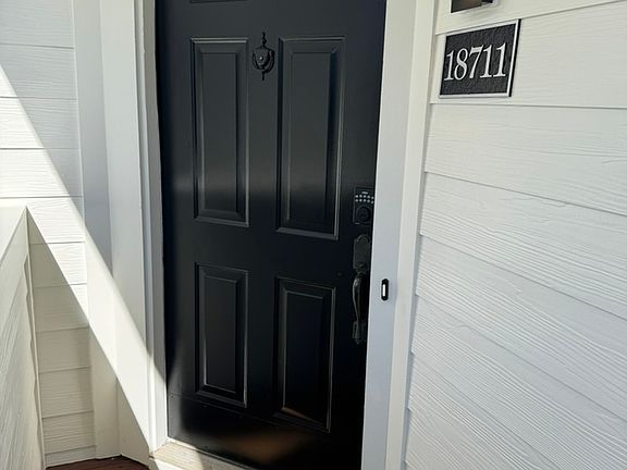 2nd image of 18711 Vineyard Point Ln