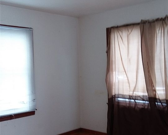 4th image of 1720 Midway Dr