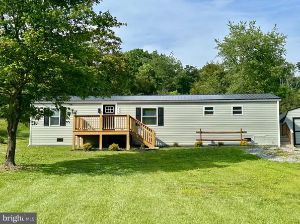 135 Crawford Quarry Rd, Falling Waters, WV 25419