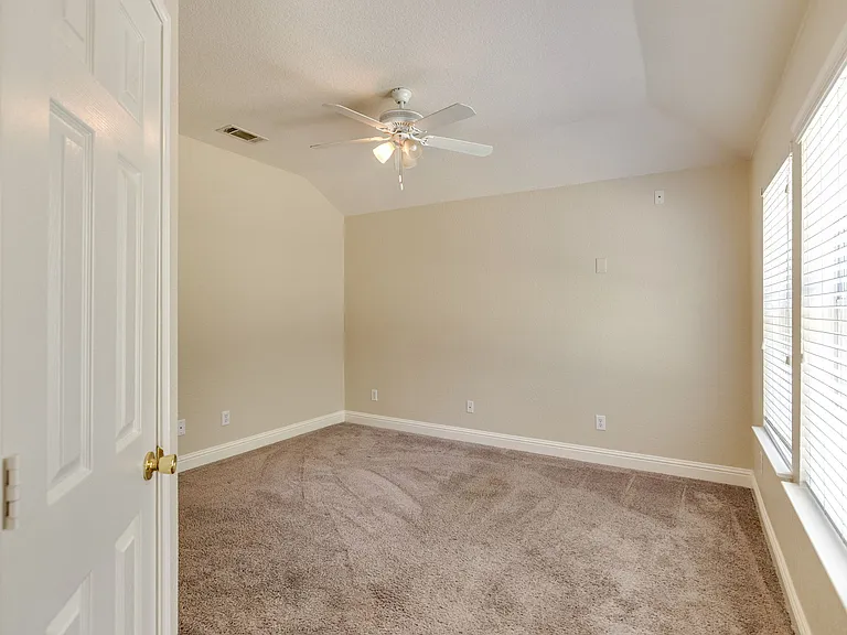 4033 Carver Ct — Photo 10