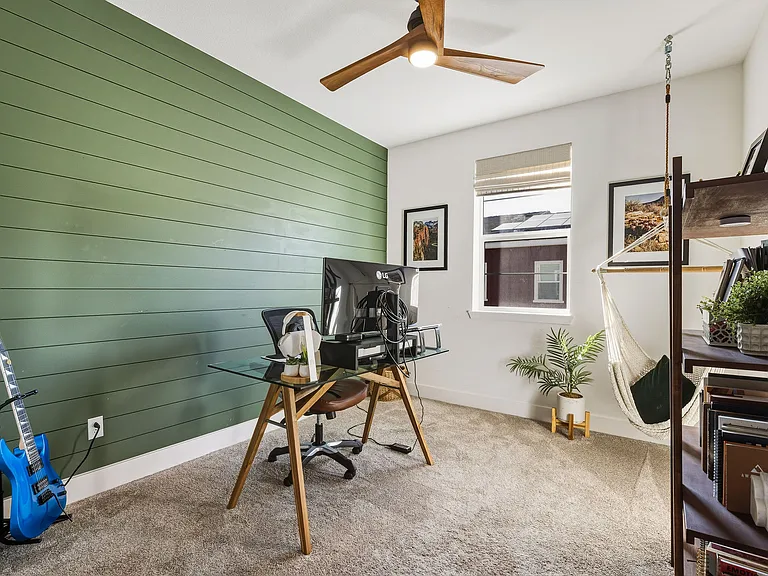 1304 Bloom Ln — Photo 37