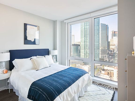 4th image of 22-44 Jackson Ave #1709