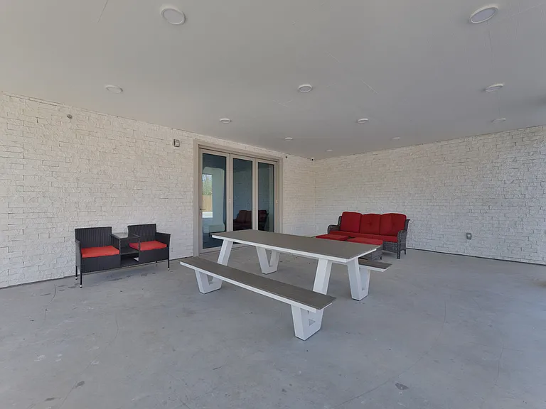 Bluffview Apartments — Photo 10