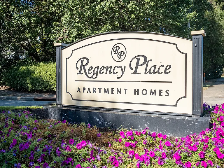 REGENCY PLACE APARTMENTS — Photo 5