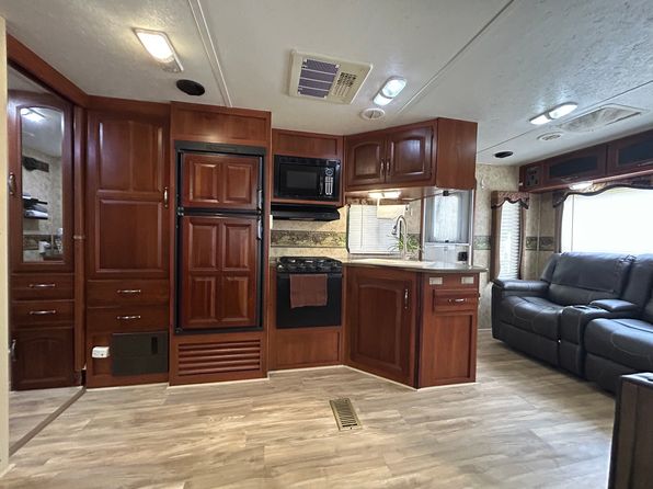 435 Newbury Cir