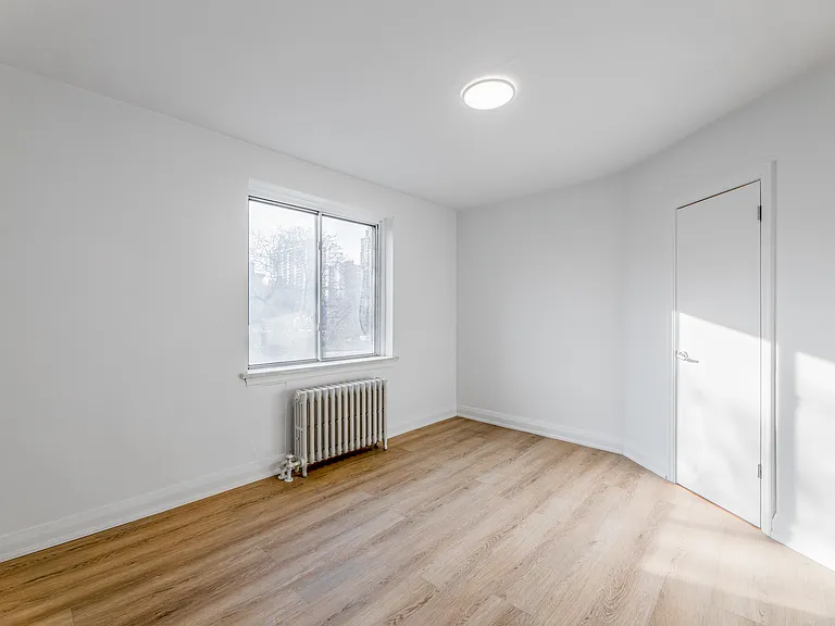 320 Lonsdale Rd — Photo 56