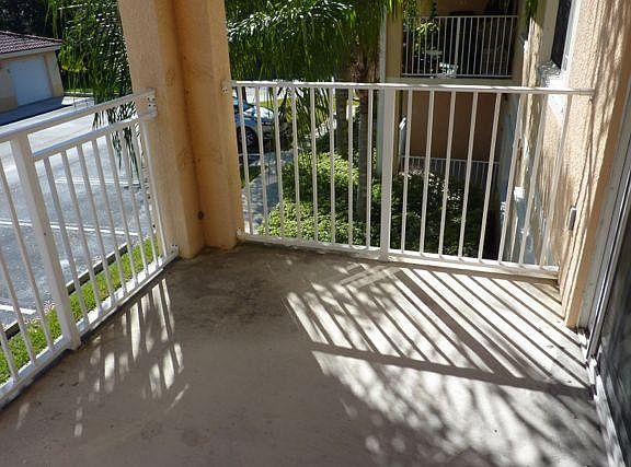 5th image of 191 SW Palm Dr APT 203