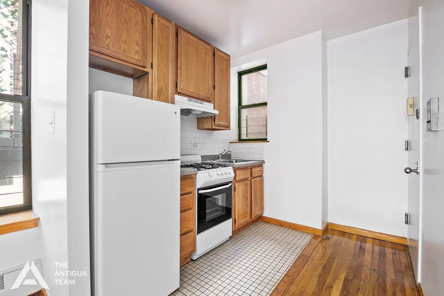 316 West 47th Street — Photo 4