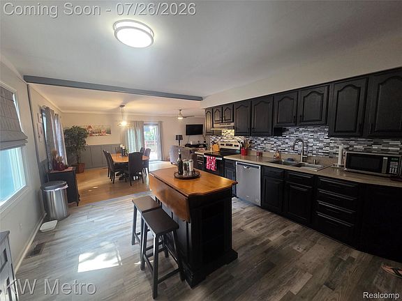 3rd image of 926 Bauman Ave