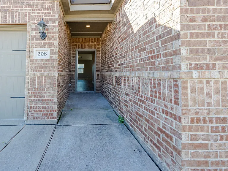 208 Harvey St — Photo 5
