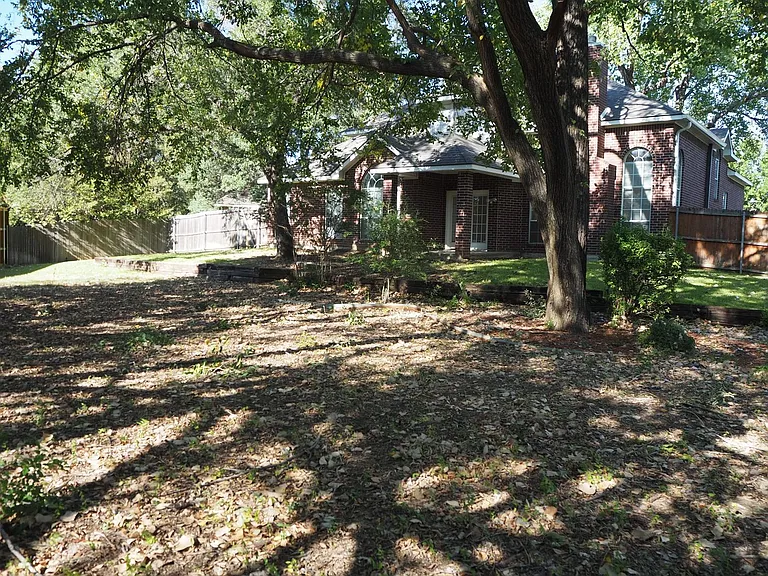 2105 Friar Ct — Photo 28