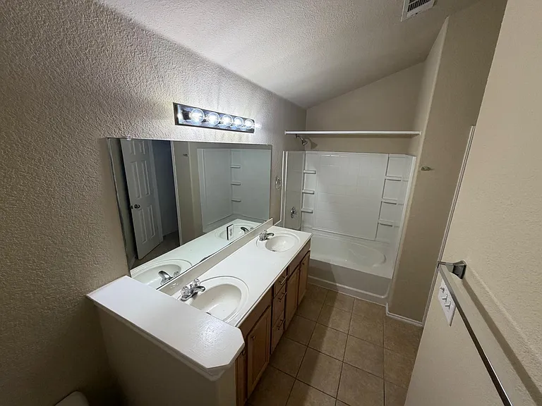 1139 Landon Ln — Photo 30