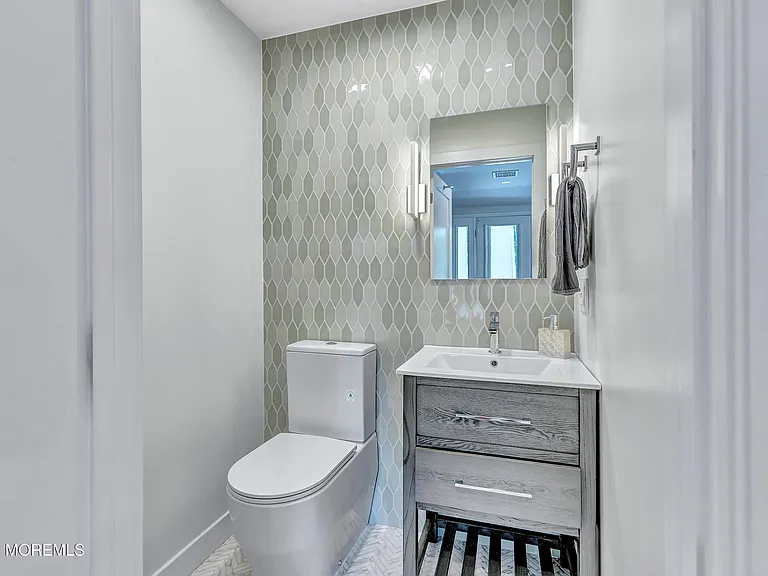 637 Beacon Blvd — Photo 13