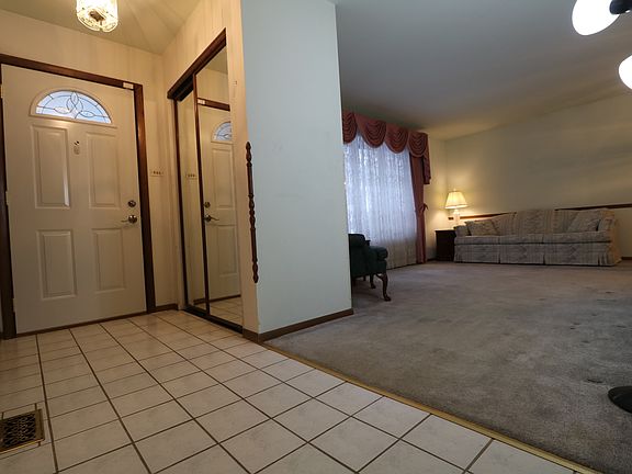 4th image of 8800 Leslie Dr