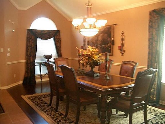 3rd image of 9432 Woodhurst Dr