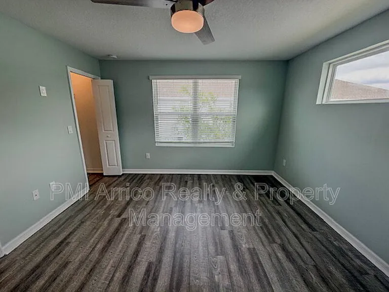 6334 Fairmont Ln — Photo 24